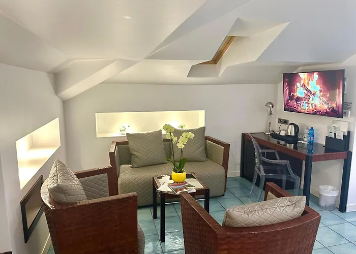 Club House Hotel